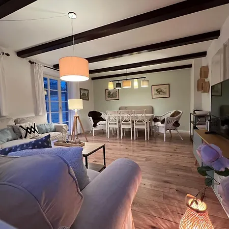 Holiday home Haus Strandherz Hausteil Backbord Utersum